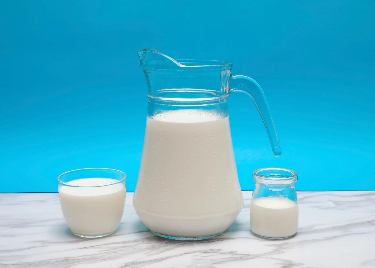伊利、蒙牛加速结构，，，灼烁乳业、新希望乳业扩大阵地……这类乳制品越来越火！_九洲国际
