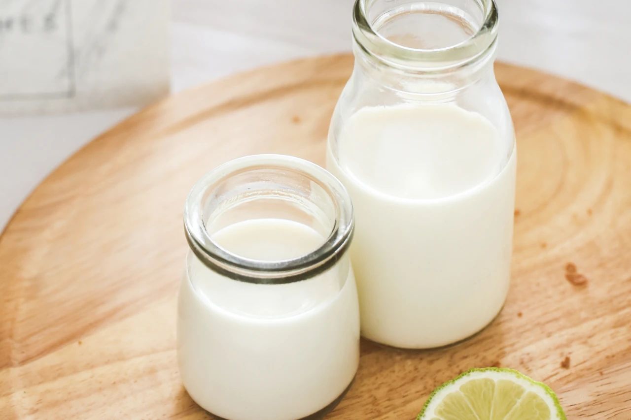 伊利、蒙牛加速结构，，，灼烁乳业、新希望乳业扩大阵地……这类乳制品越来越火！_九洲国际